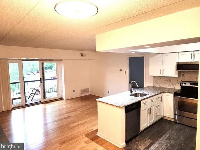 property at 1121 Washington Pl