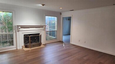 9239 E Lake Highlands Dr in Dallas, TX - Building Photo - Building Photo