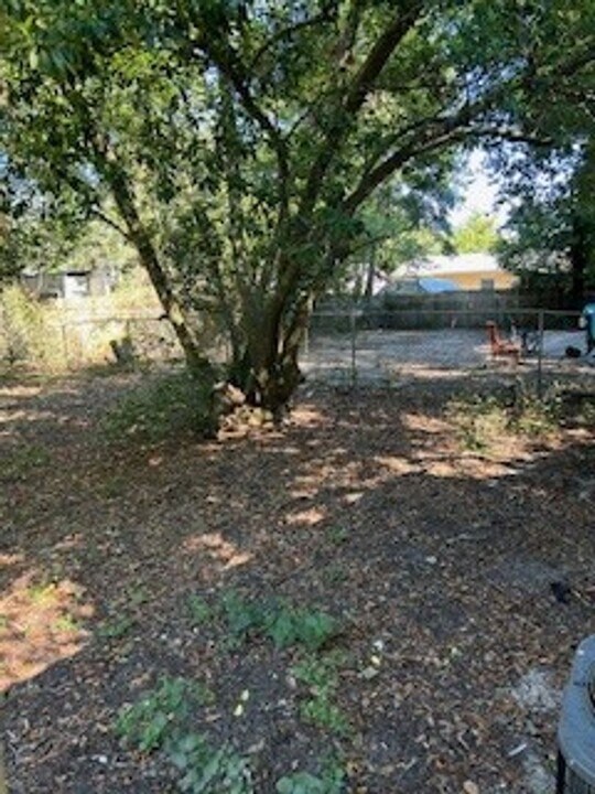 10016 N 14th St in Tampa, FL - Building Photo