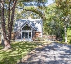 636 Stephen Hands Path in East Hampton, NY - Building Photo