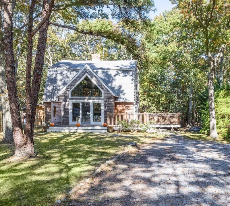 636 Stephen Hands Path in East Hampton, NY - Building Photo