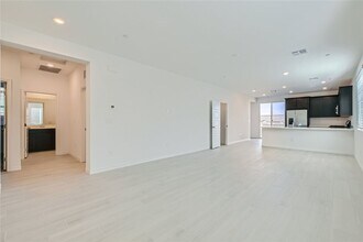 9770 Redwood Cascade St in Las Vegas, NV - Building Photo - Building Photo