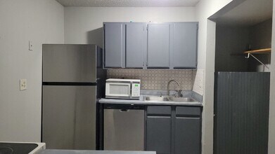 4128 Penny St SW-Unit -B in Huntsville, AL - Foto de edificio - Building Photo