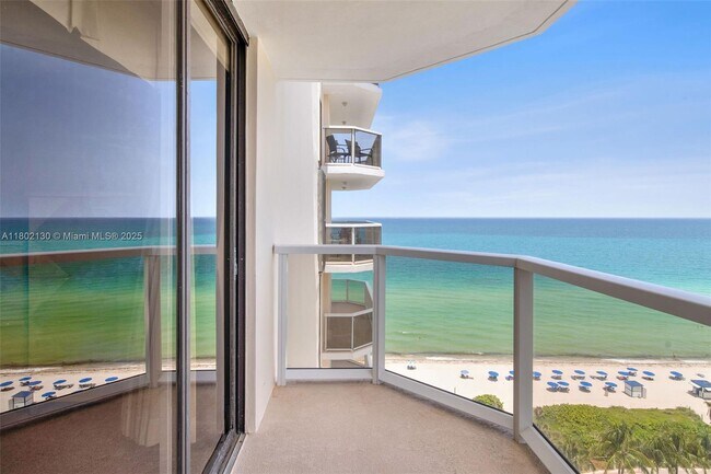 6423 Collins Ave in Miami, FL - Building Photo - Building Photo