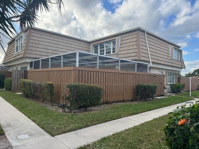 4376 Hazel Ave in Palm Beach Gardens, FL - Building Photo - Building Photo