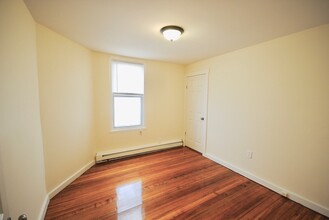 299 Lexington St, Unit 3 in Boston, MA - Building Photo - Building Photo