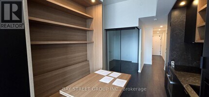 55 Charles St E in Toronto, ON - Building Photo - Building Photo