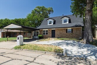 122 NE Angus St in Lawton, OK - Building Photo - Building Photo