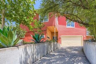 2510 Rosewood Ave in Austin, TX - Building Photo - Building Photo