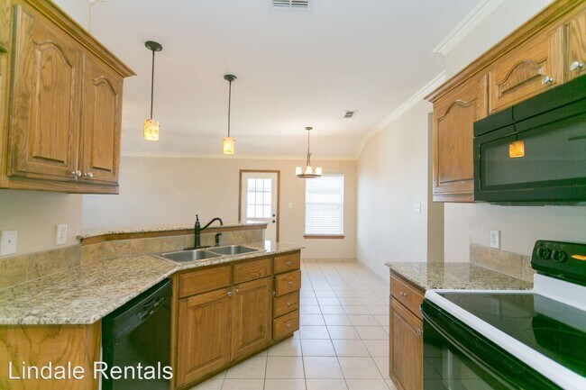 16111 Rolling Meadows Dr in Lindale, TX - Building Photo - Building Photo