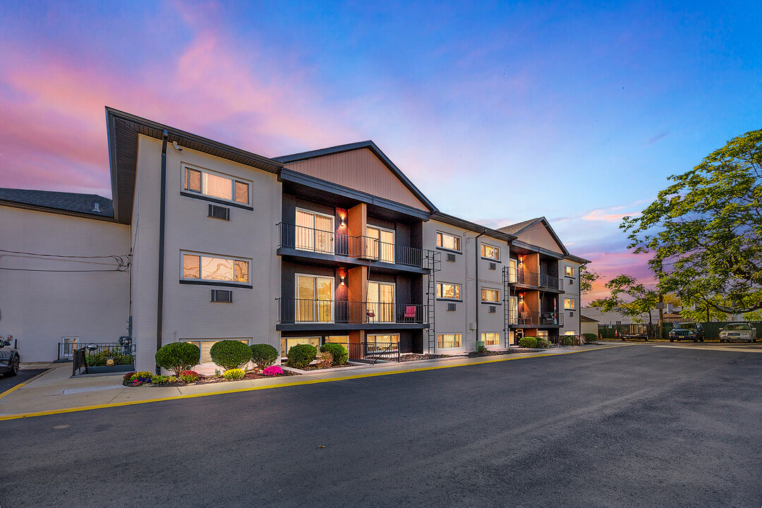 Greenway Village Apartments in West Berlin, NJ - Foto de edificio