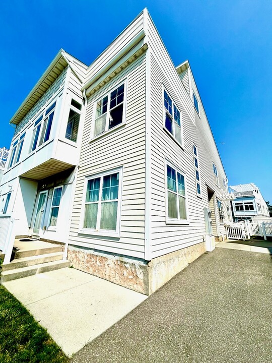 6910 Beach Front Rd in Arverne, NY - Building Photo