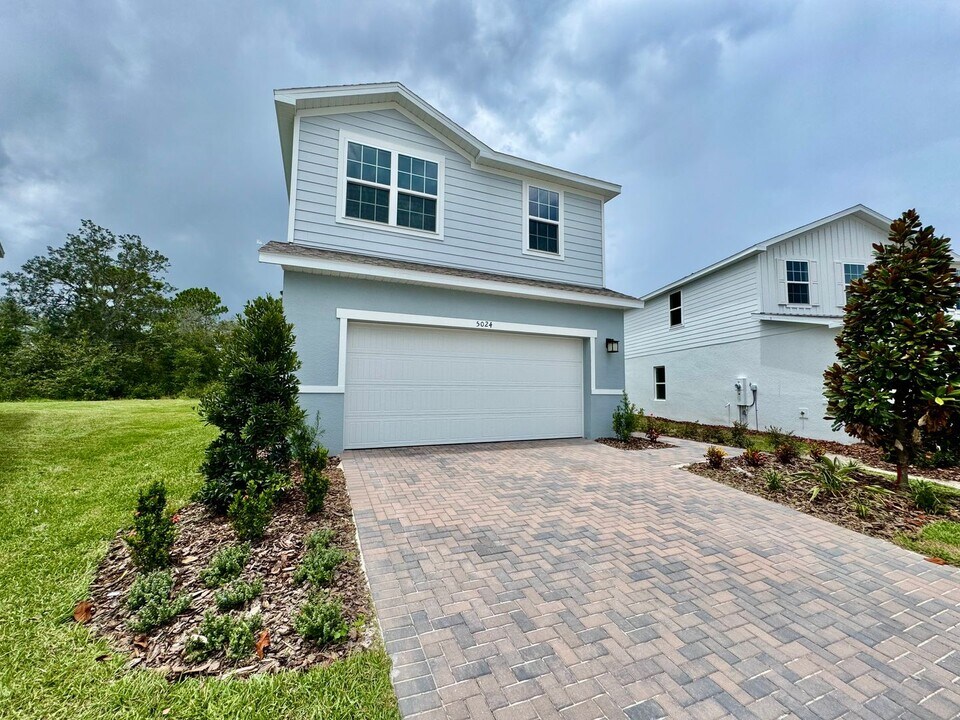 5024 Bear Lake Blvd in DeLand, FL - Building Photo