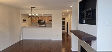 7 Lake Bellevue Dr in Bellevue, WA - Foto de edificio - Building Photo