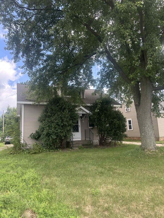 1631 5th St S in Wisconsin Rapids, WI - Building Photo