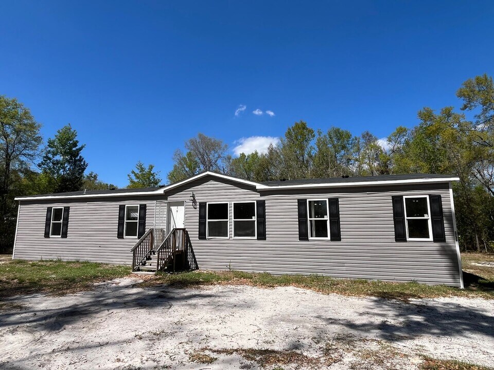 5739 224th St in O Brien, FL - Building Photo
