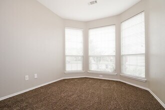 9700 Minton Dr in Fort Worth, TX - Building Photo - Building Photo