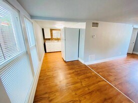 2102 Brackenridge St in Austin, TX - Building Photo