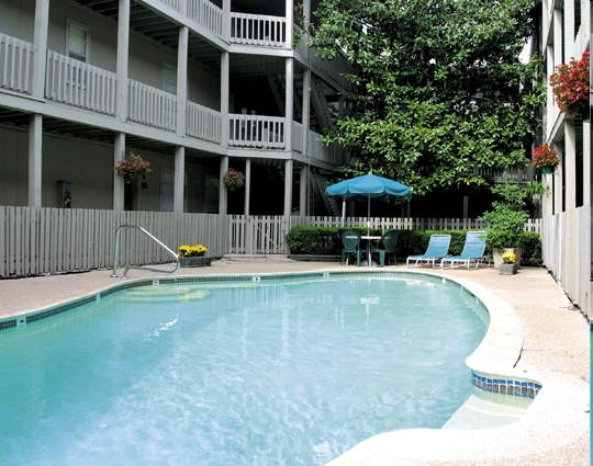 Covington Square Apartments in Metairie, LA - Foto de edificio - Building Photo