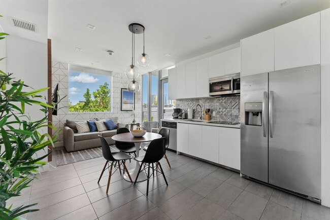 538 Meridian Ave in Miami Beach, FL - Building Photo - Building Photo