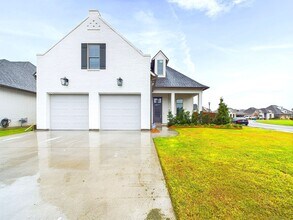 600 Channel Dr in Broussard, LA - Building Photo - Building Photo