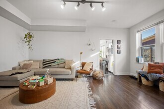 2638 W Haddon Ave, Unit 2638 W Haddon Ave #1 in Chicago, IL - Building Photo - Building Photo