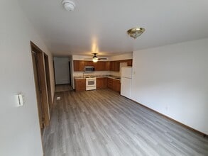 671 Moyer Ave, Unit 2 in Youngstown, OH - Building Photo - Building Photo