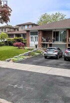 23 St Paschal Ct in Toronto, ON - Building Photo