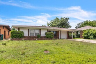 2228 SW 61st Terrace in Oklahoma City, OK - Building Photo - Building Photo