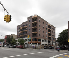 106-02 Northern Blvd in Flushing, NY - Foto de edificio - Building Photo