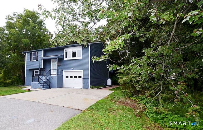 60 Central Blvd in Groton, CT - Building Photo - Building Photo