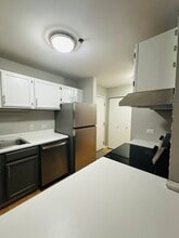 3255 Kirchoff Rd in Rolling Meadows, IL - Building Photo - Building Photo