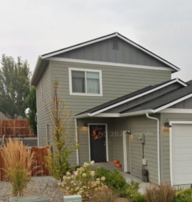property at 416 S Kansas Loop