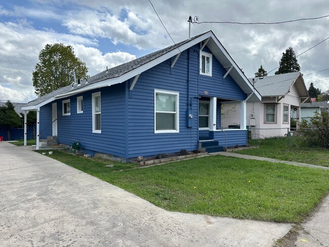 1670 Portland St in Klamath Falls, OR - Building Photo - Building Photo