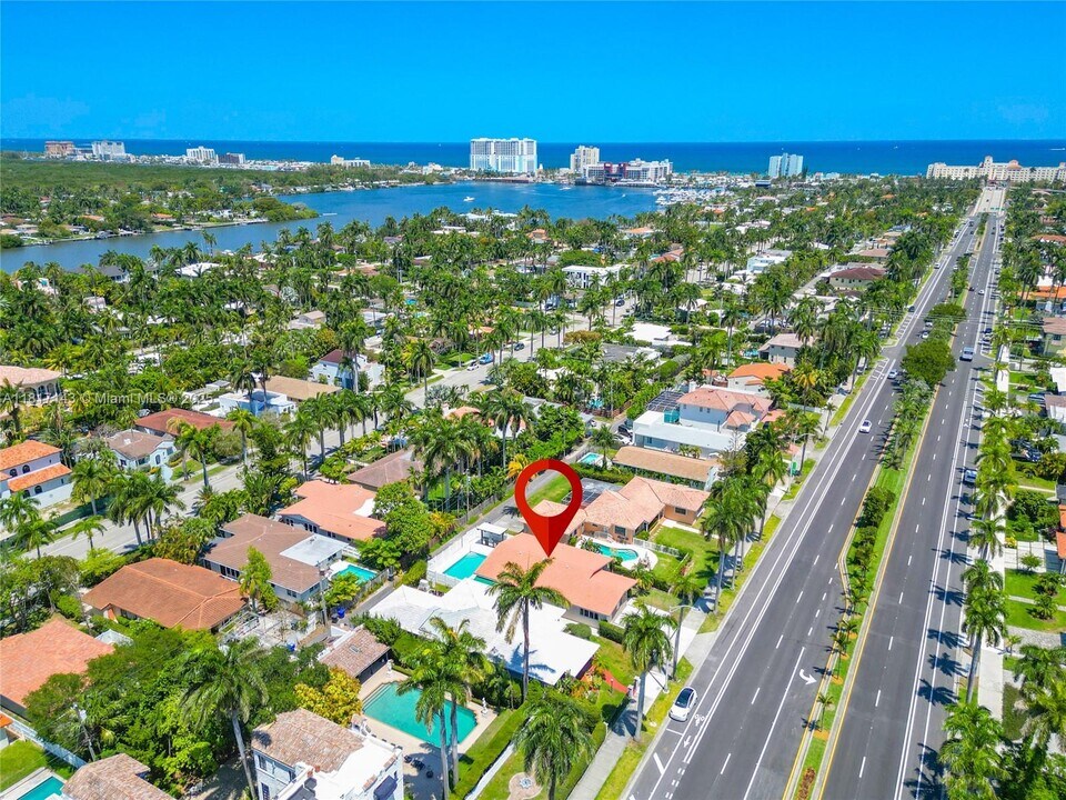 1045 Hollywood Blvd in Hollywood, FL - Building Photo
