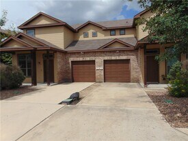 185 Creekside Villa Dr in Kyle, TX - Building Photo