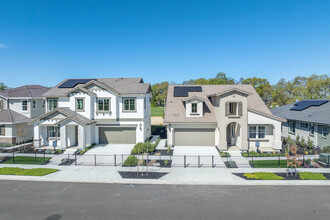 The Estates at Newport in West Sacramento, CA - Foto de edificio - Building Photo