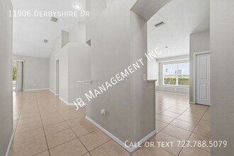 11906 Derbyshire Dr in Tampa, FL - Building Photo - Building Photo