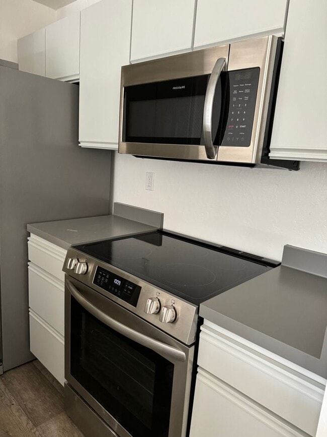 3173 Wayside Plaza in Walnut Creek, CA - Building Photo - Building Photo