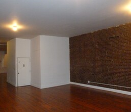 1085 Broadway in Brooklyn, NY - Building Photo - Building Photo