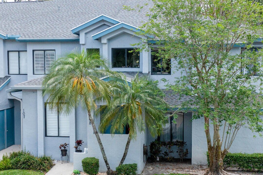 108 Harbour Pointe Way in Greenacres, FL - Building Photo