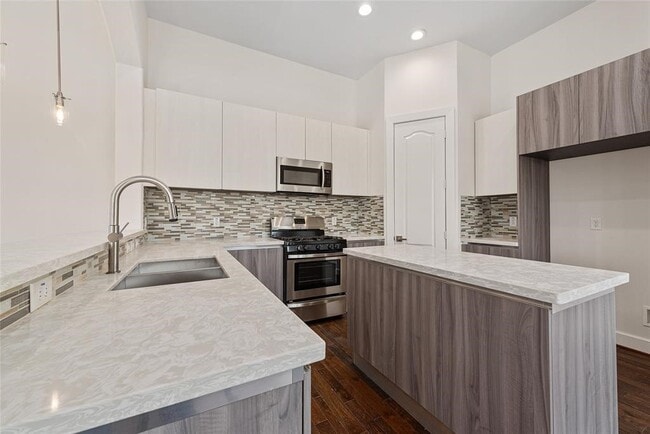 property at 9418 Glenfield Ct