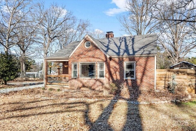5712 Oak Dr in Charlotte, NC - Building Photo - Building Photo