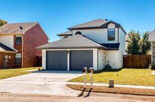 3924 Dalston Ln in Plano, TX - Building Photo