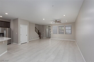 526 Sonoma Range St in Las Vegas, NV - Building Photo - Building Photo