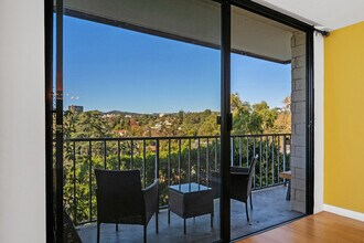 10535 Wilshire Blvd, Unit 904 in Los Angeles, CA - Building Photo - Building Photo