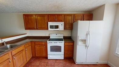 7112 Country Club Dr in Huntington, WV - Building Photo - Building Photo