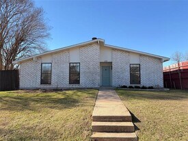 6509 Alta Oaks Dr in Garland, TX - Building Photo