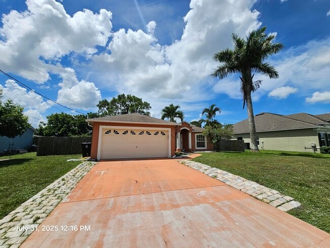 242 SW Janice Ave in Port St. Lucie, FL - Foto de edificio - Building Photo