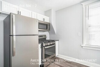 157 Lane Ave NW in Grand Rapids, MI - Building Photo - Building Photo